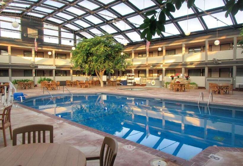 호텔 Clarion Inn