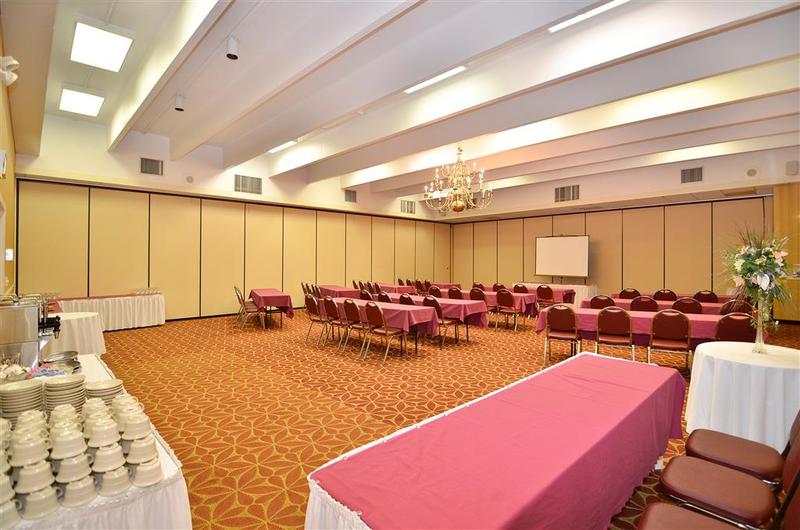 בית מלון כפרי Clarion Inn & Conference Center