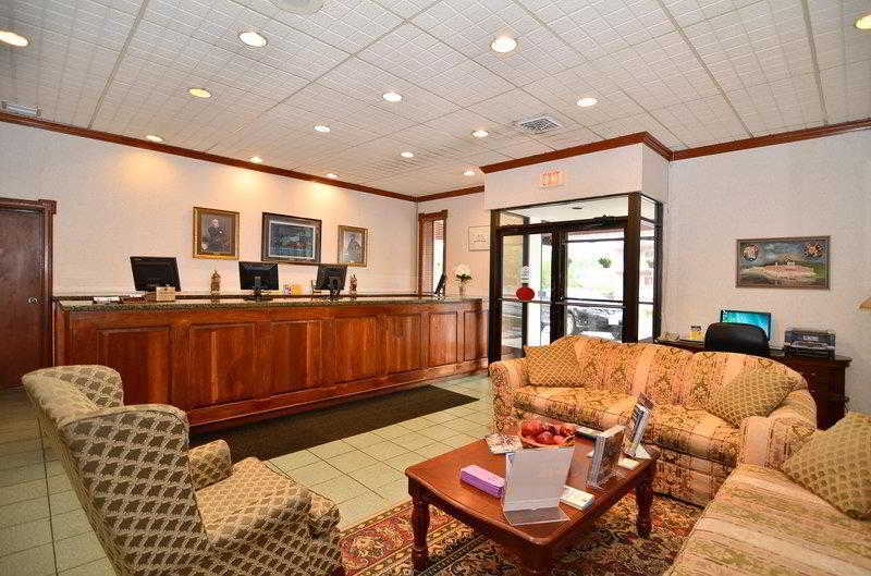 בית מלון כפרי Clarion Inn & Conference Center