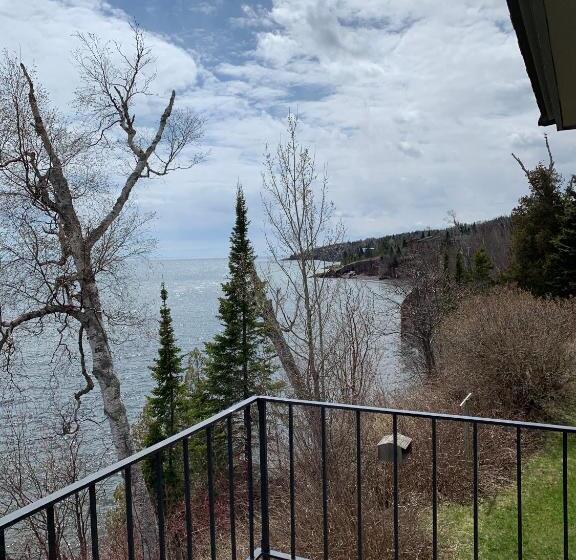 호텔 Cliff Dweller On Lake Superior