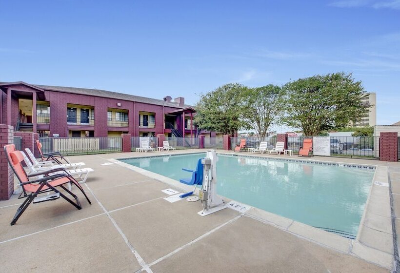 فندق Days Inn By Wyndham College Station University Drive