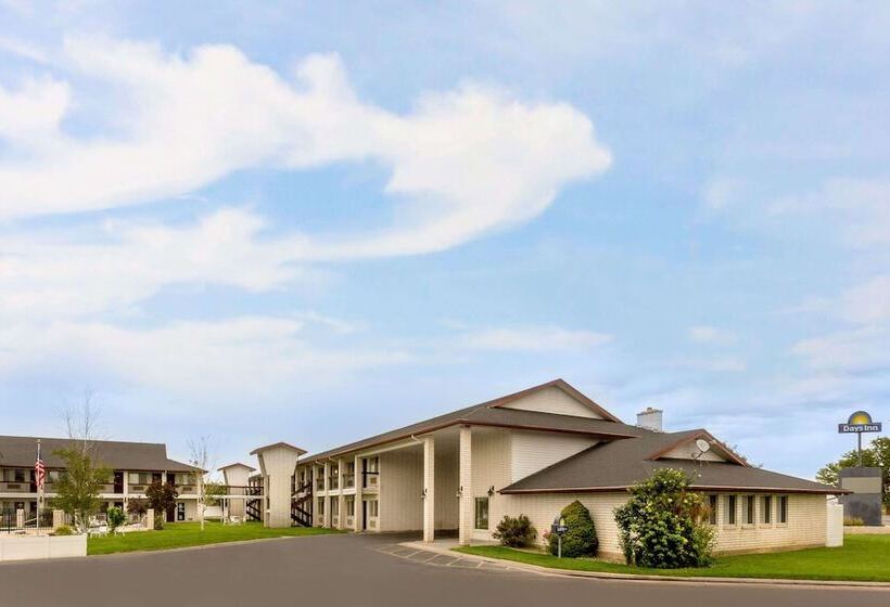 هتل Days Inn By Wyndham Delta