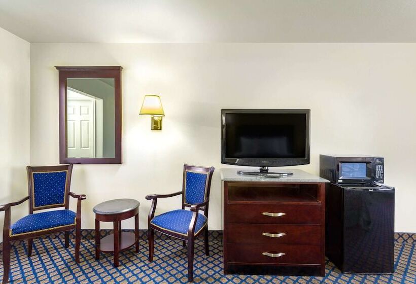 فندق Days Inn By Wyndham Delta