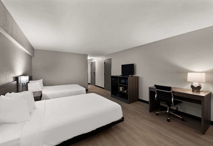 هتل Clarion Pointe Rhinelander Downtown
