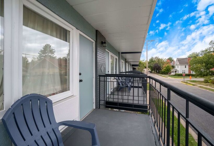 هتل Clarion Pointe Rhinelander Downtown