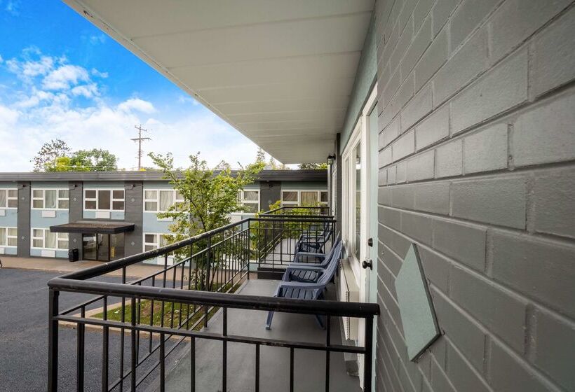 هتل Clarion Pointe Rhinelander Downtown