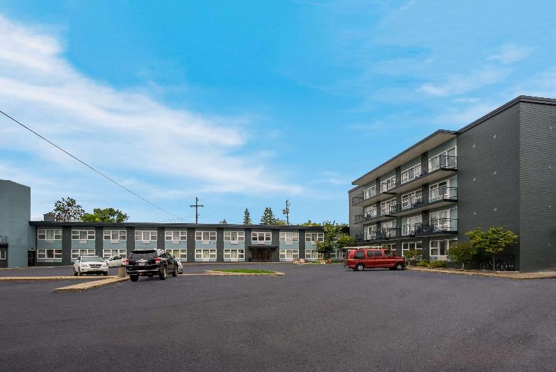 هتل Clarion Pointe Rhinelander Downtown