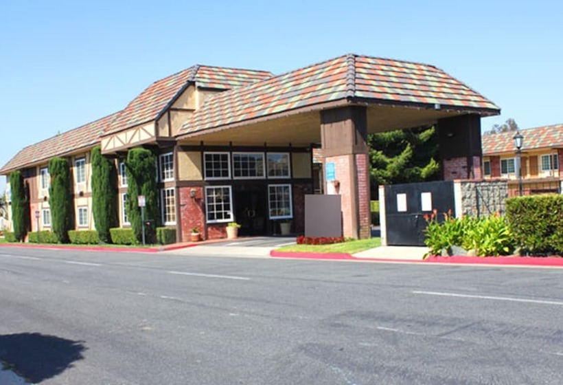 هتل Studio 6 Corona, Ca West