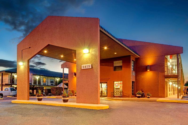 هتل Deluxe Inn San Antonio