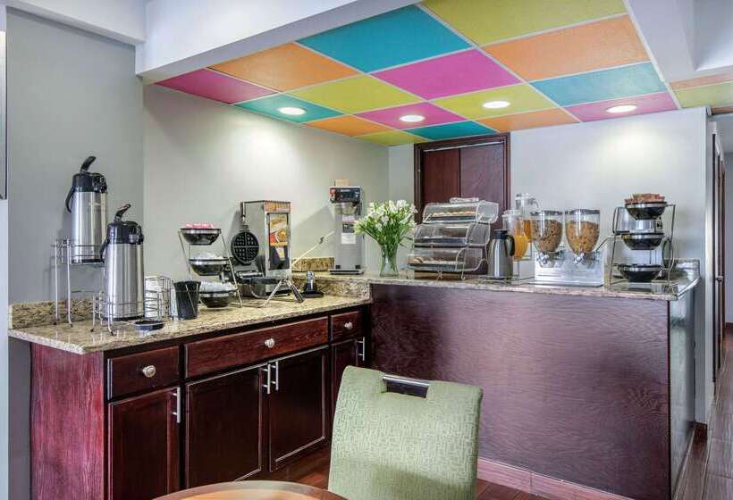 فندق Econo Lodge