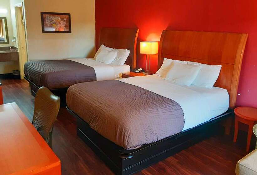 هتل Econo Lodge Inn & Suites