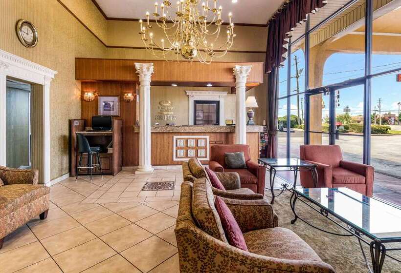 هتل Econo Lodge Inn & Suites