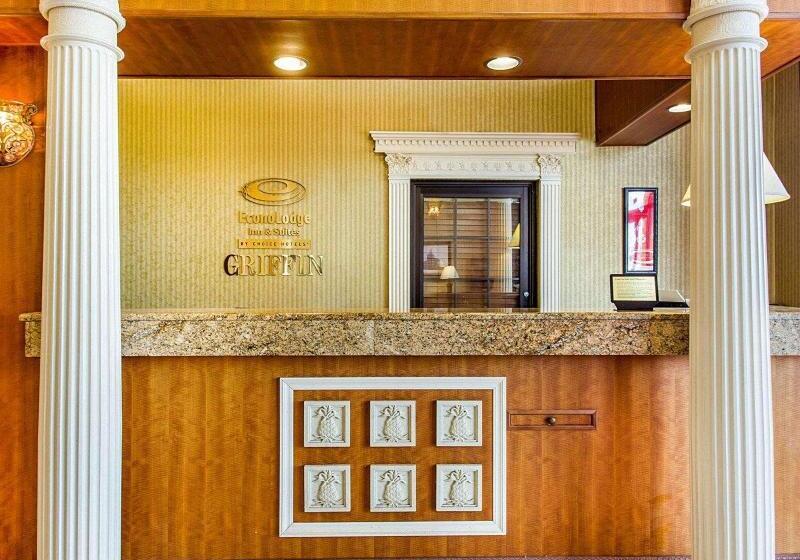 هتل Econo Lodge Inn & Suites