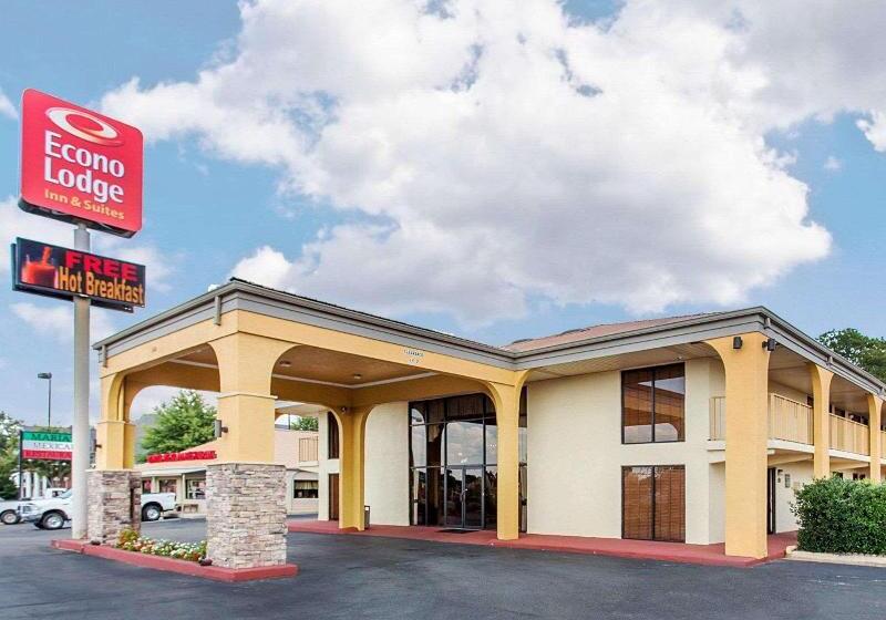 هتل Econo Lodge Inn & Suites