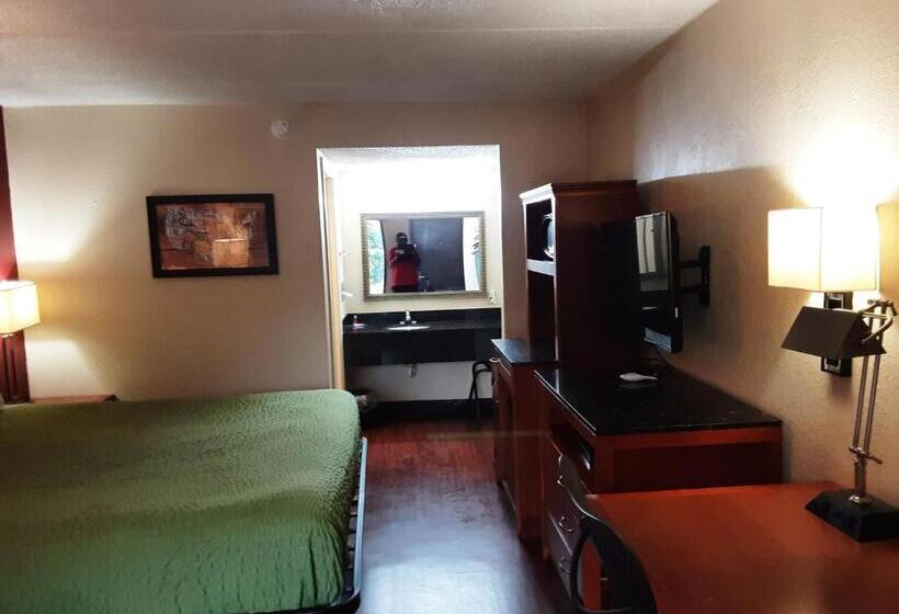 هتل Econo Lodge Inn & Suites