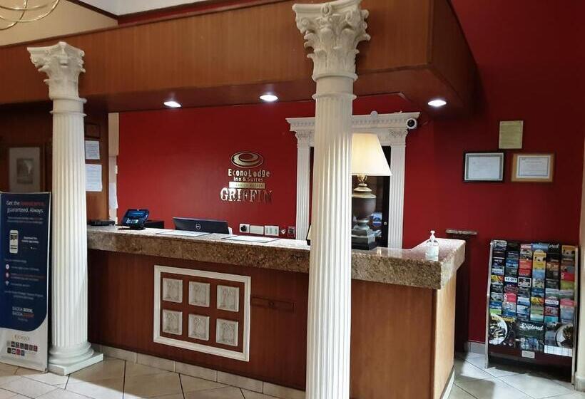 هتل Econo Lodge Inn & Suites
