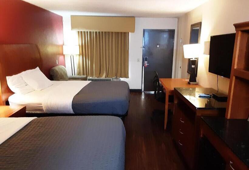 هتل Econo Lodge Inn & Suites
