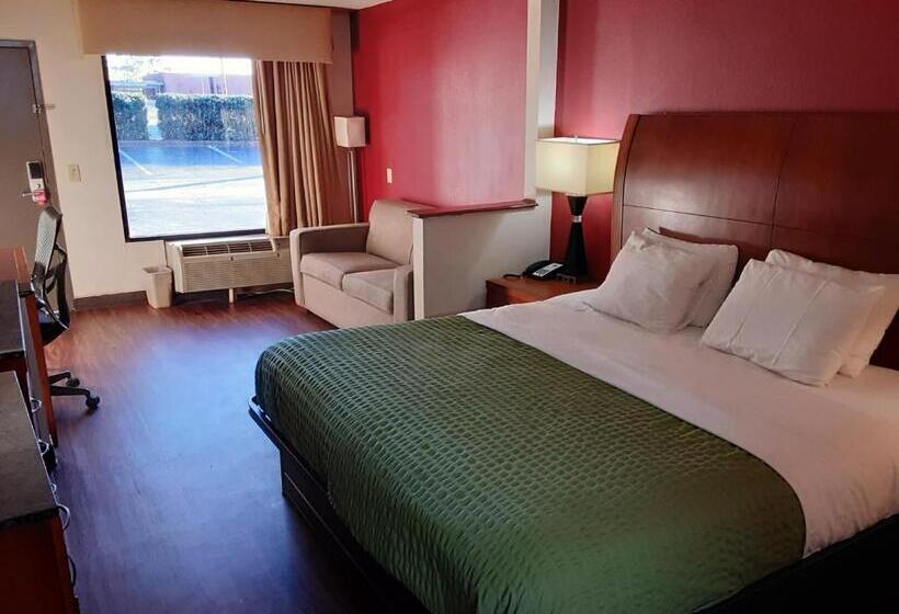 هتل Econo Lodge Inn & Suites