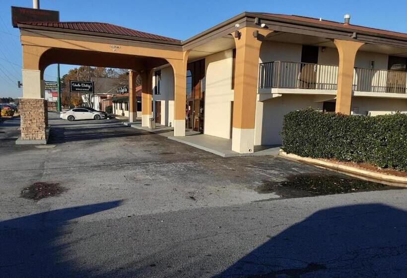 هتل Econo Lodge Inn & Suites