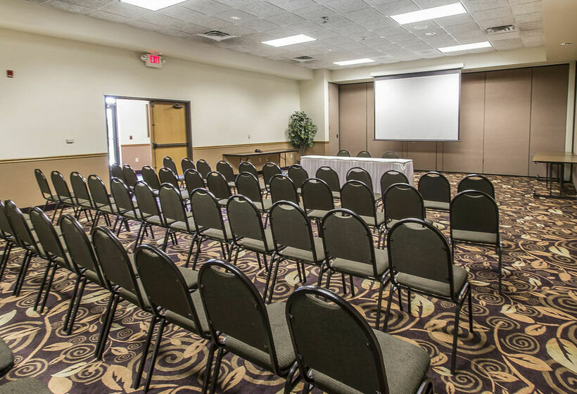 בית מלון כפרי Econo Lodge Inn & Suites