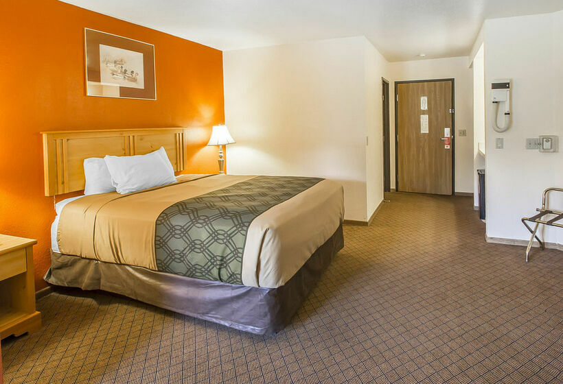 בית מלון כפרי Econo Lodge Inn & Suites