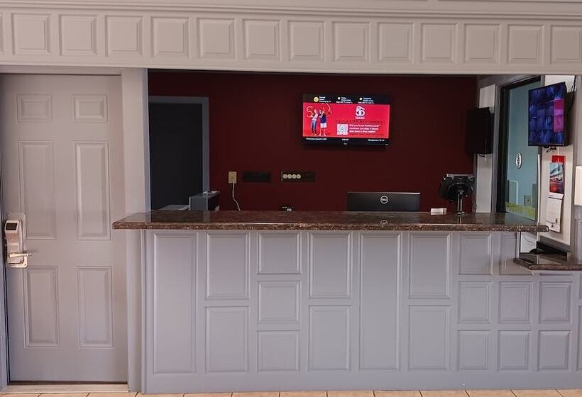 Отель Red Roof Inn Nacogdoches
