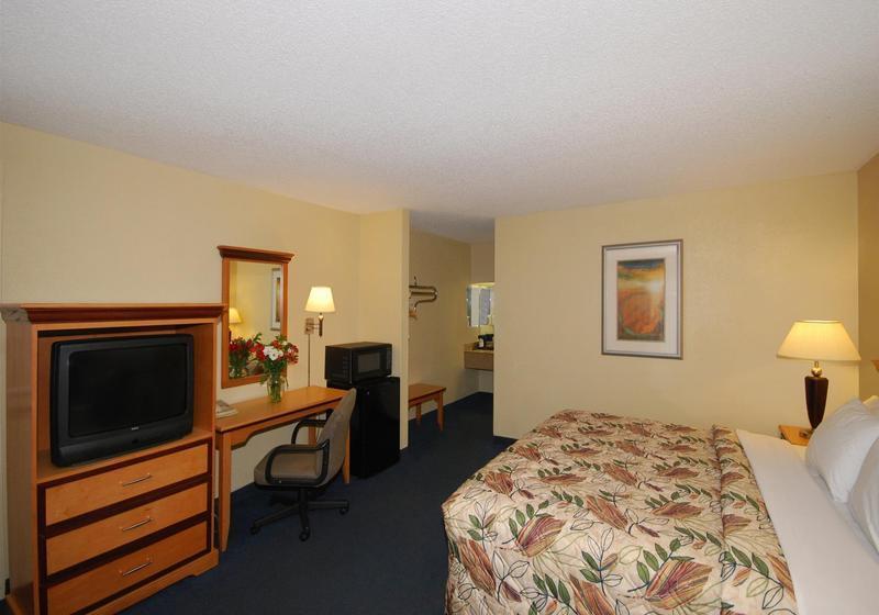 هتل Econo Lodge Whiteville