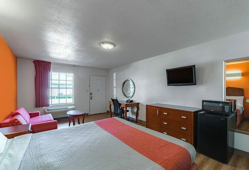 هتل Giddings Executive Inn