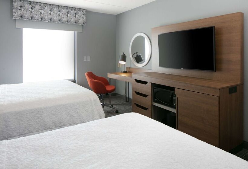 Отель Hampton Inn Dubuque