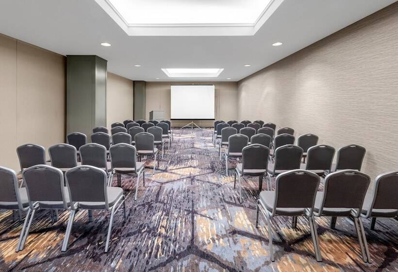 هتل Holiday Inn & Suites Pittsfield Berkshires, An Ihg