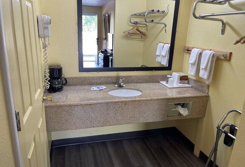 هتل Kansas Inn
