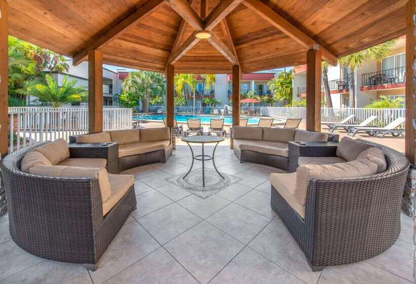 هتل La Quinta By Wyndham Clearwater Central