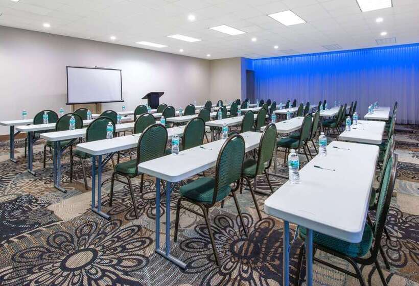 هتل La Quinta By Wyndham Clearwater Central
