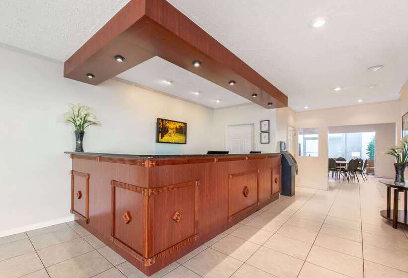 هتل La Quinta By Wyndham Clearwater Central