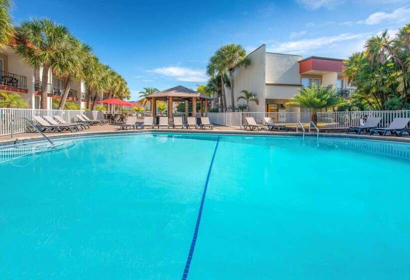 هتل La Quinta Inn By Wyndham Clearwater Central