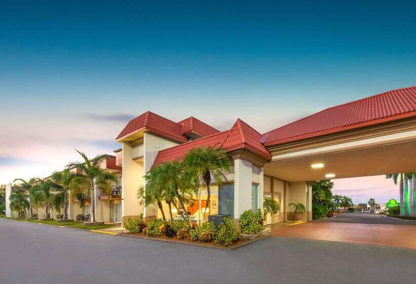 هتل La Quinta By Wyndham Clearwater Central