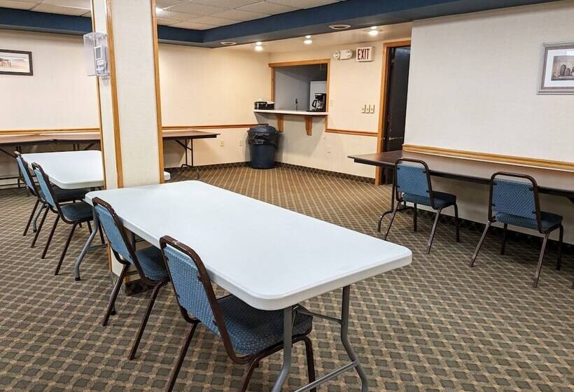 בית מלון כפרי Magnuson Copper Crown