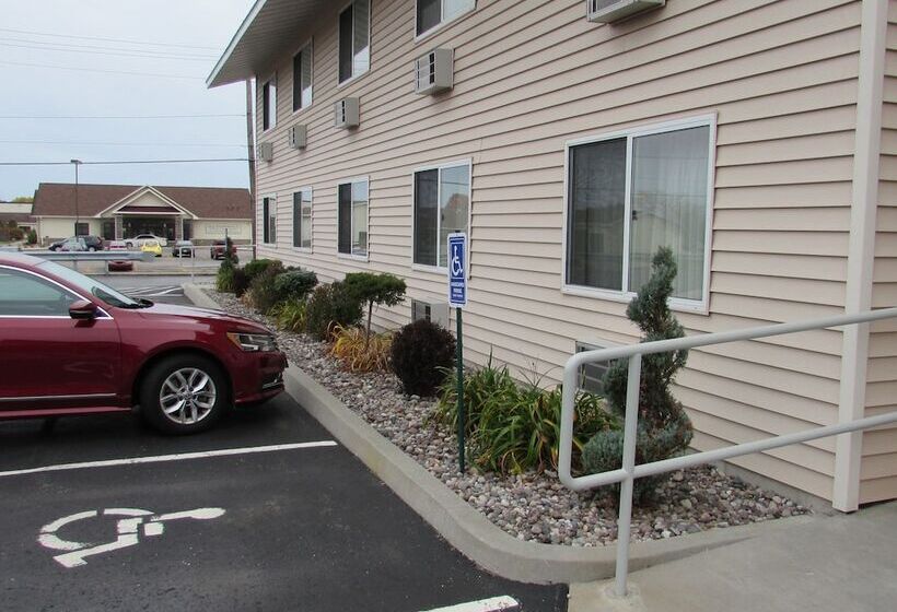 호텔 Magnuson Grand Pioneer Inn And Suites