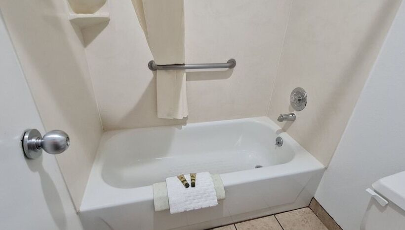 호텔 Oakridge Inn & Suites