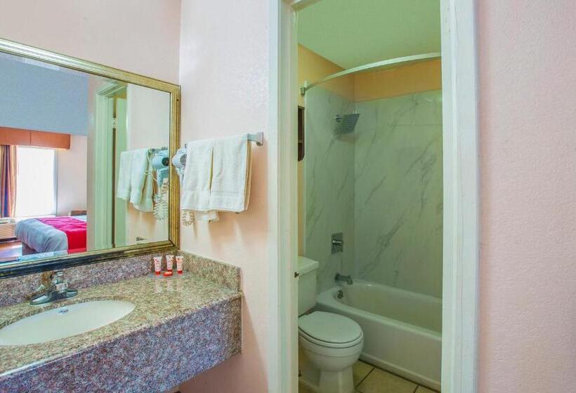 هتل Rodeway Inn & Suites