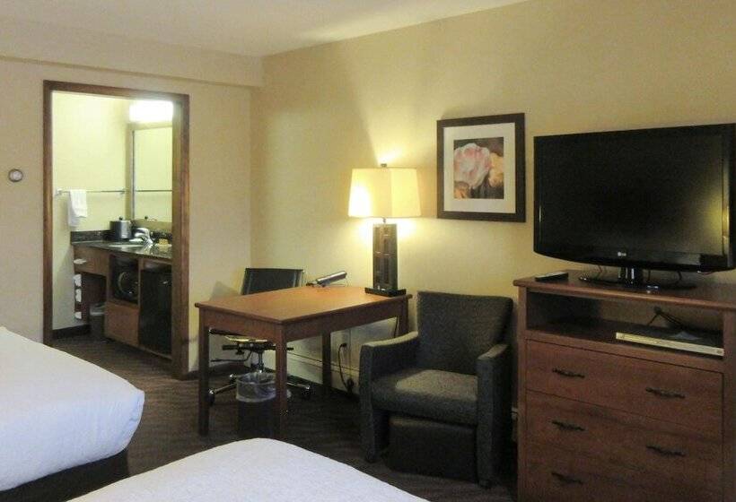 Отель Quality Inn & Suites