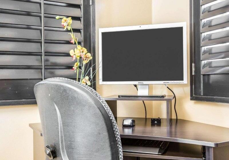 ホテル Quality Inn & Suites Thousand Oaks Us101
