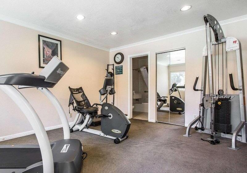 هتل Quality Inn & Suites Thousand Oaks   Us101