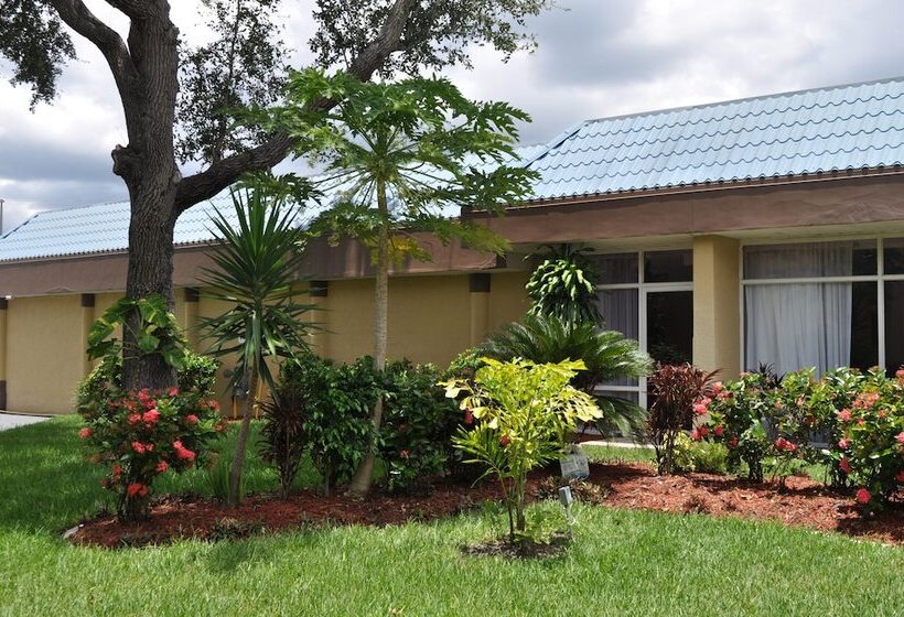 فندق Ramada By Wyndham Cocoa