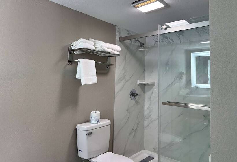 فندق Ramada By Wyndham Cocoa