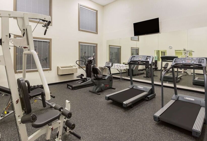 هتل Clarion Inn Des Moines Airport