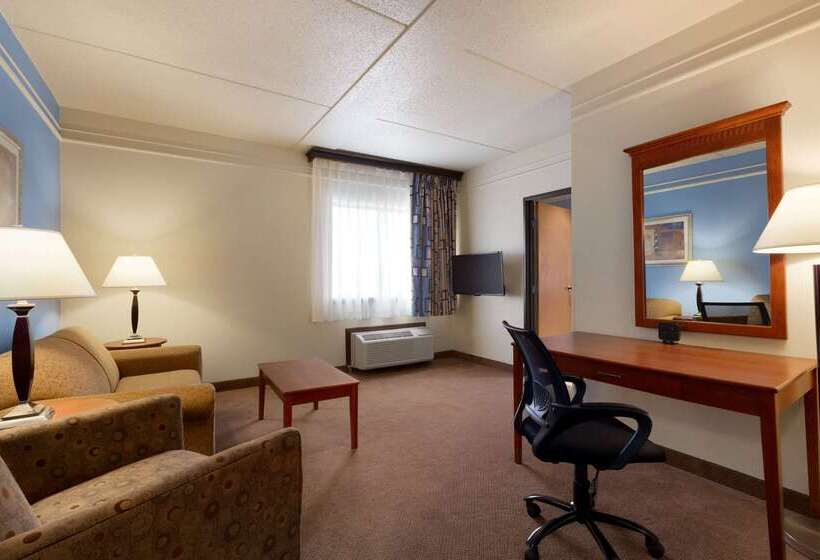 Hotel Ramada By Wyndham Fargo