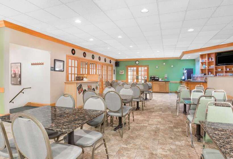 酒店 Ramada By Wyndham Waupaca