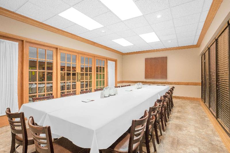 酒店 Ramada By Wyndham Waupaca