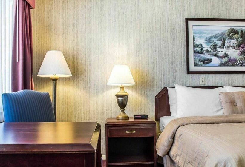 هتل Rodeway Inn Marshall Manor